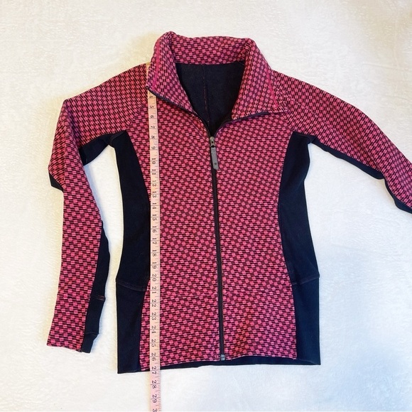 Lululemon Radiant Jacket in Deep Dive Berry Rumble Black Women's 6 - Picture 6 of 9